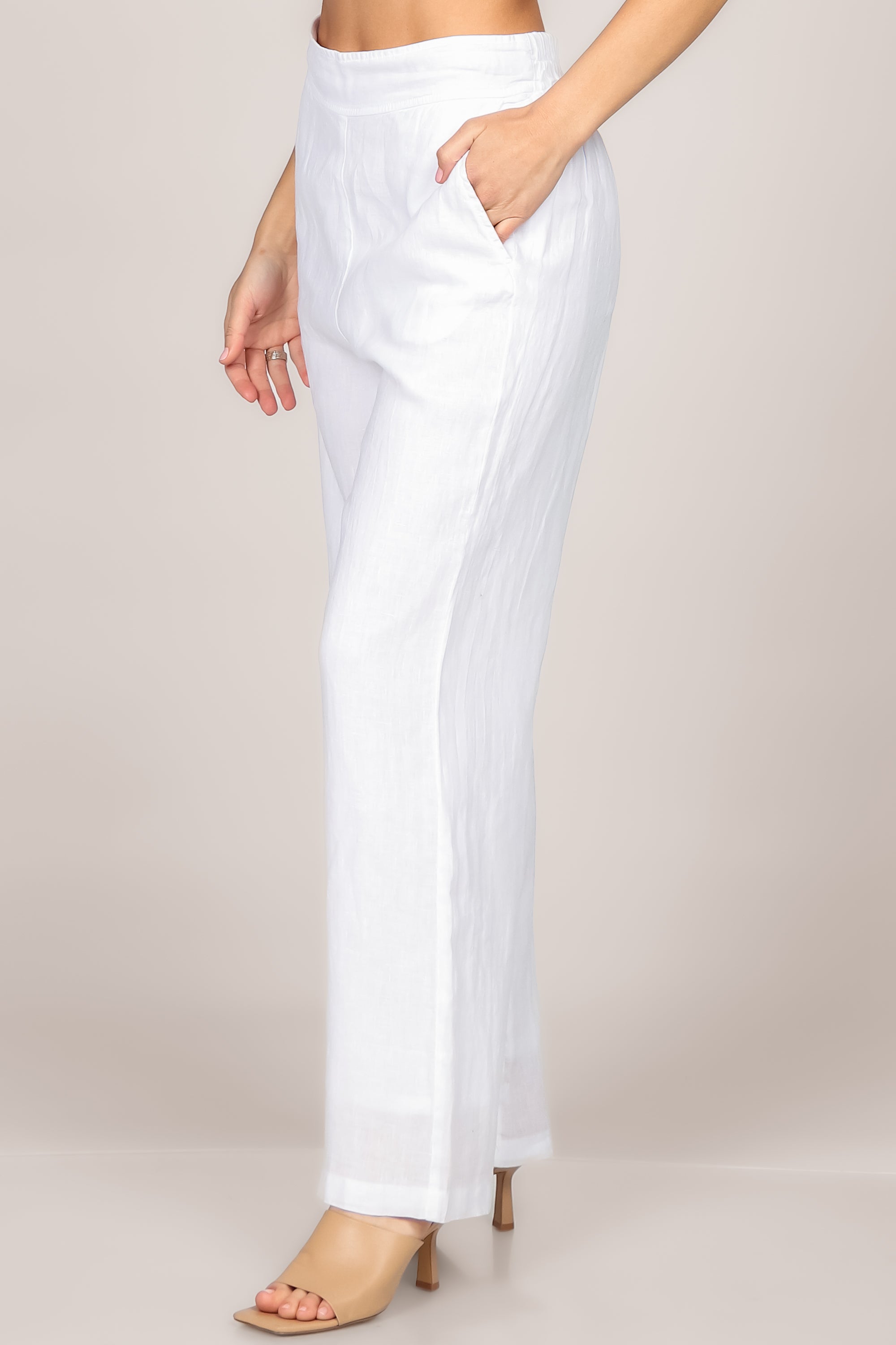 Women White Box Pockets Straight Pants at Rs 1089.00 | Ladies Cotton Pant |  ID: 2849145101288